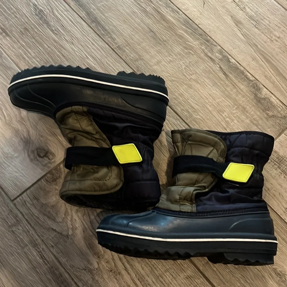 The Children’s Place faux fur lined snow boots, sz 4